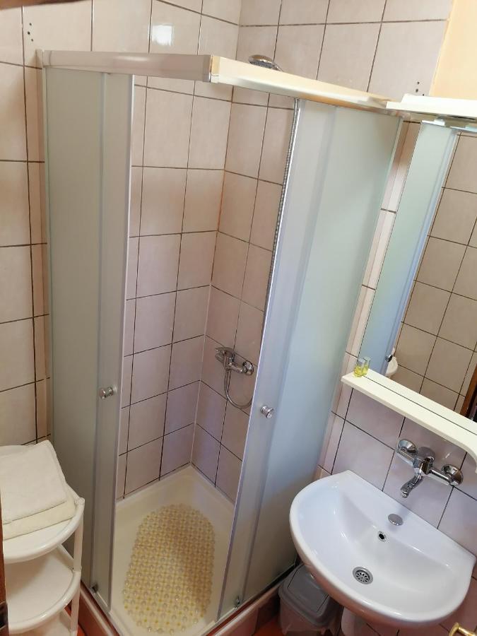 House Jezerka Hotell Jezerce Exteriör bild